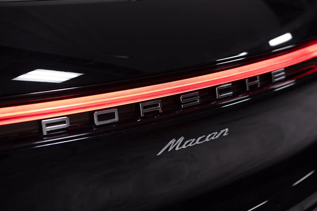Thumbnail: 2026 Porsche Macan - 23