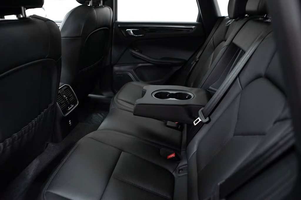 Thumbnail: 2026 Porsche Macan - 11