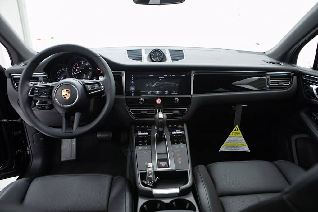 Thumbnail: 2026 Porsche Macan - 8