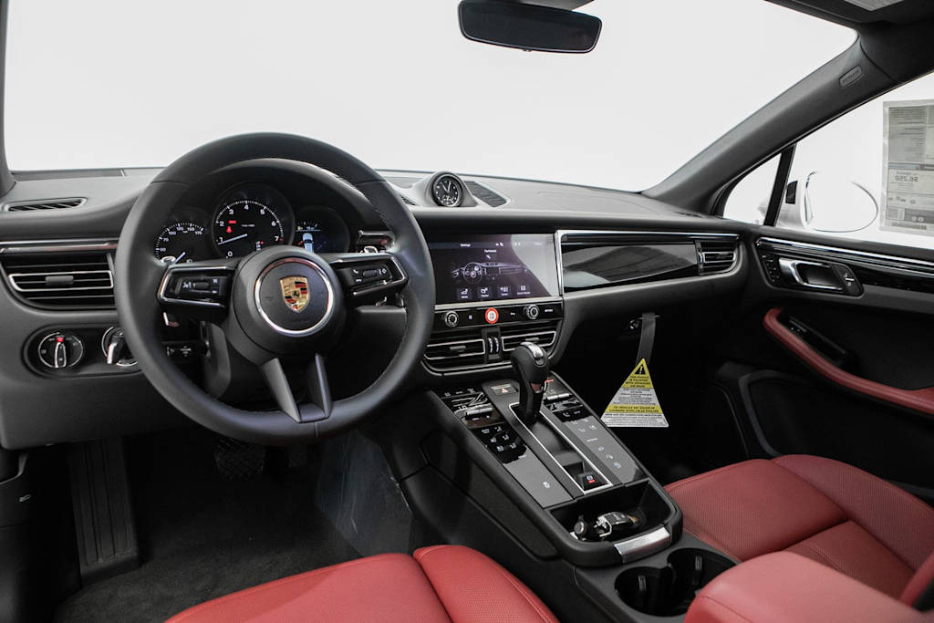 Thumbnail: 2026 Porsche Macan - 8