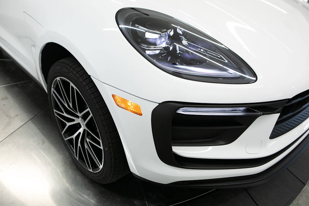 Thumbnail: 2026 Porsche Macan - 6