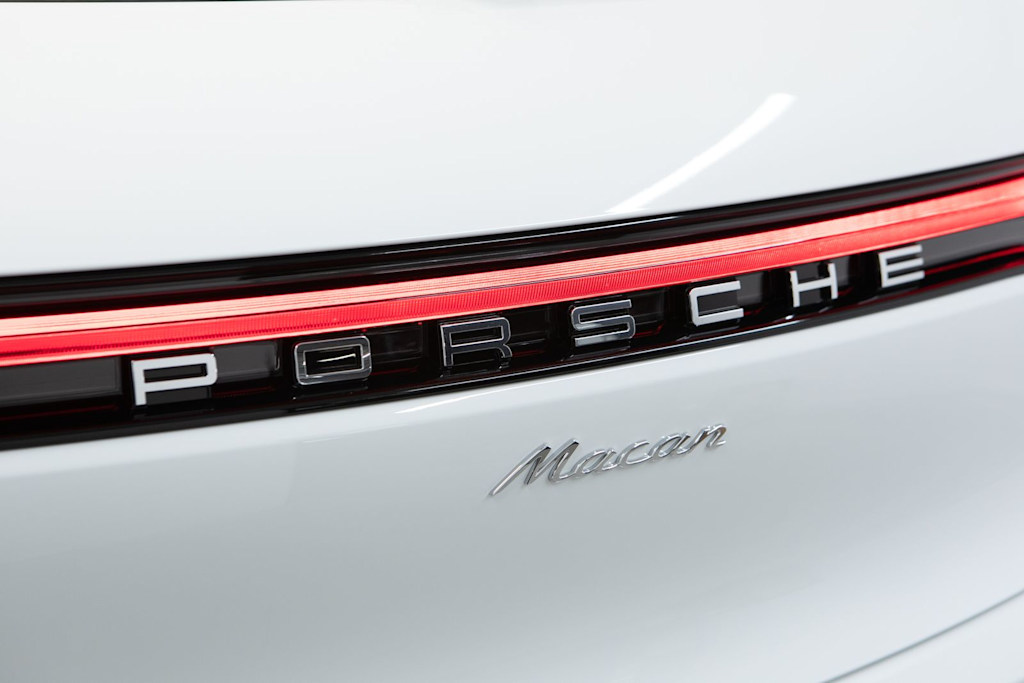 Thumbnail: 2026 Porsche Macan - 37