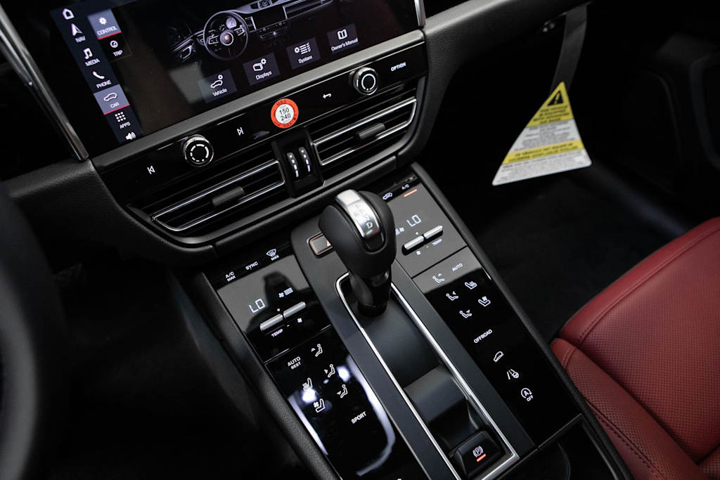 Thumbnail: 2026 Porsche Macan - 26