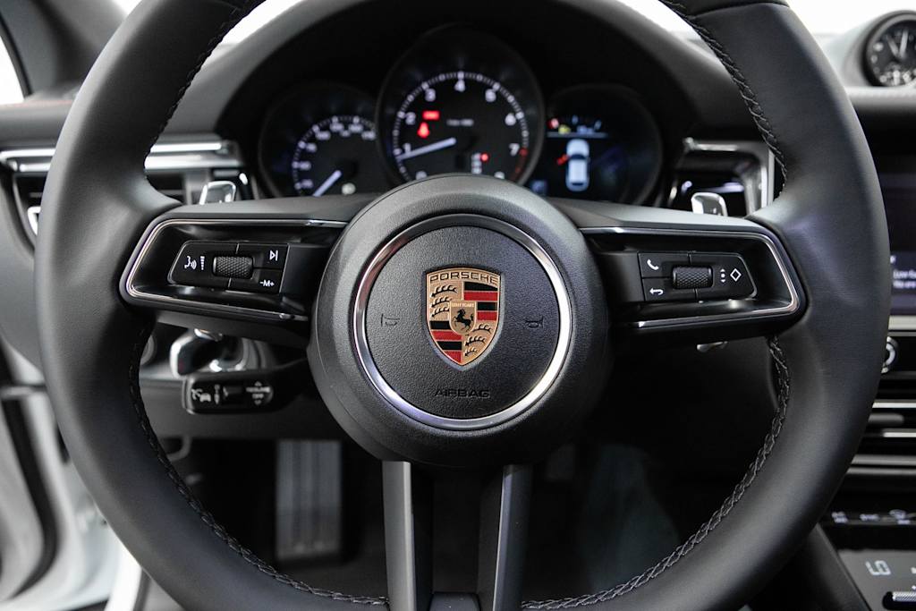 Thumbnail: 2026 Porsche Macan - 12