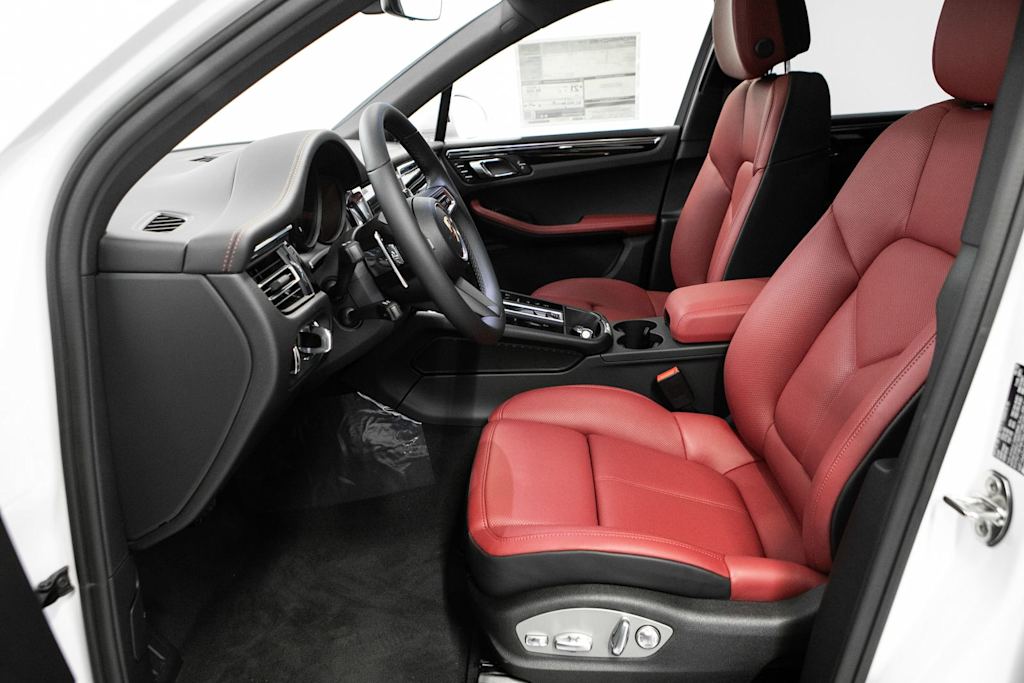 Thumbnail: 2026 Porsche Macan - 10