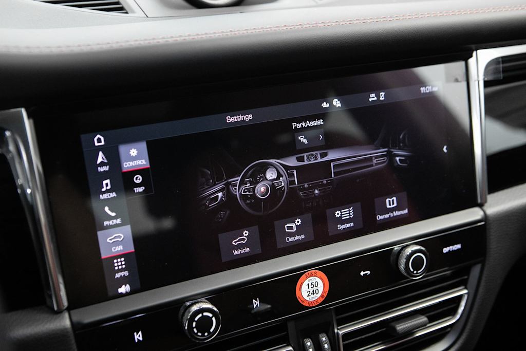Thumbnail: 2026 Porsche Macan - 13