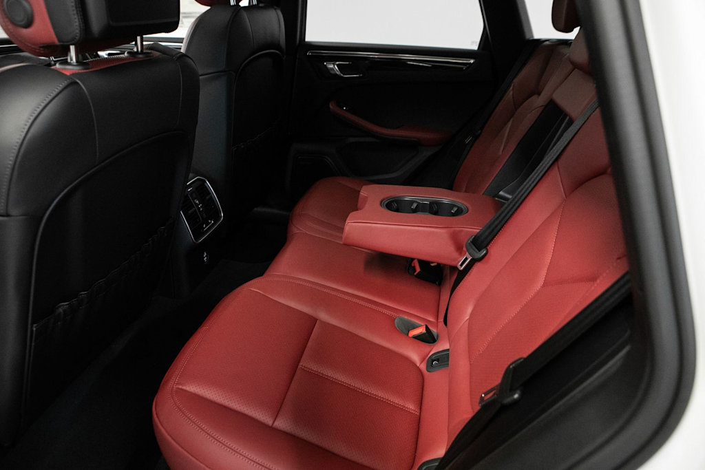 Thumbnail: 2026 Porsche Macan - 33