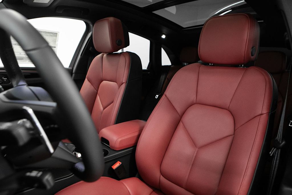 Thumbnail: 2026 Porsche Macan - 9