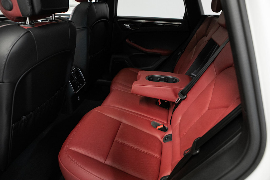 Thumbnail: 2026 Porsche Macan - 16