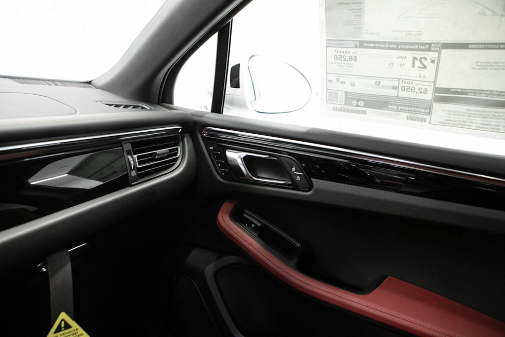 Thumbnail: 2026 Porsche Macan - 12