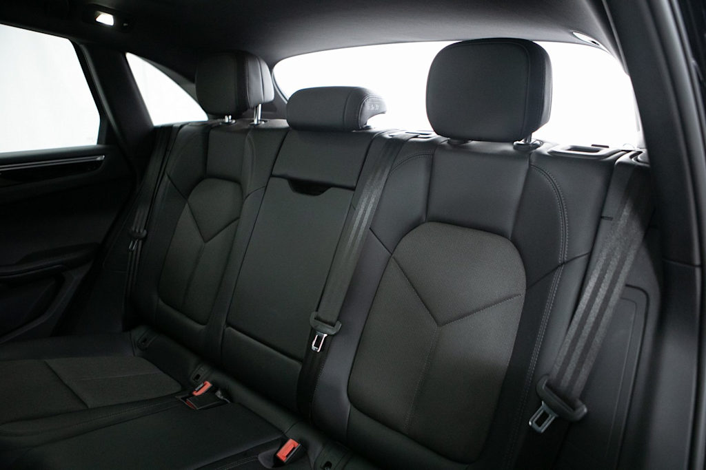 Thumbnail: 2023 Porsche Macan - 30