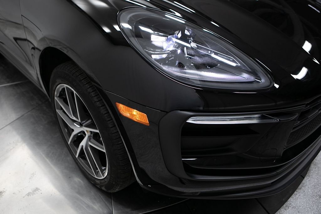 Thumbnail: 2023 Porsche Macan - 7