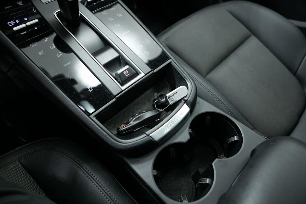 Thumbnail: 2023 Porsche Macan - 24