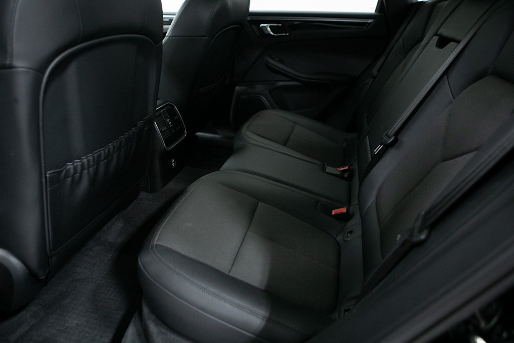 Thumbnail: 2023 Porsche Macan - 12