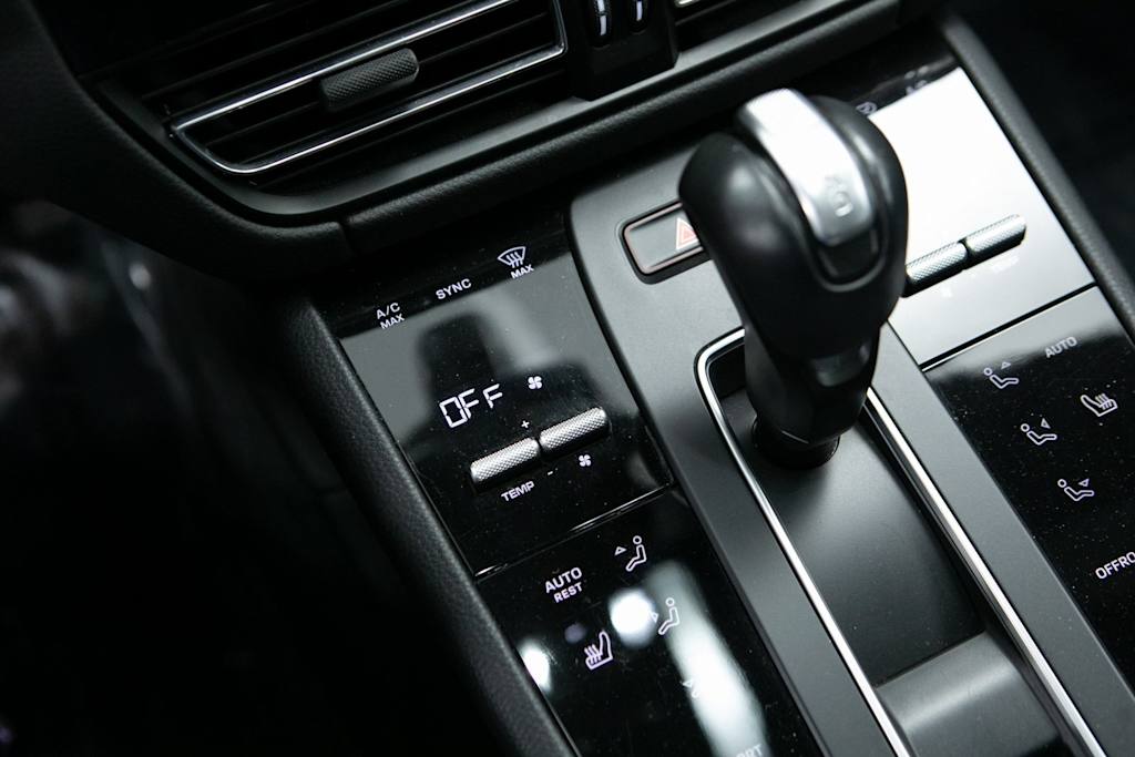 Thumbnail: 2023 Porsche Macan - 23