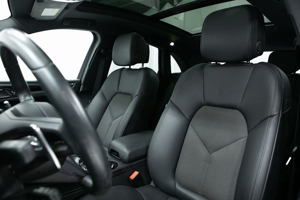 Thumbnail: 2023 Porsche Macan - 10