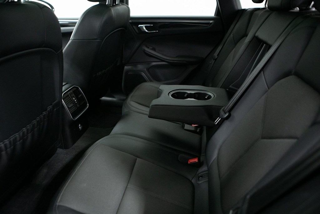 Thumbnail: 2023 Porsche Macan - 29