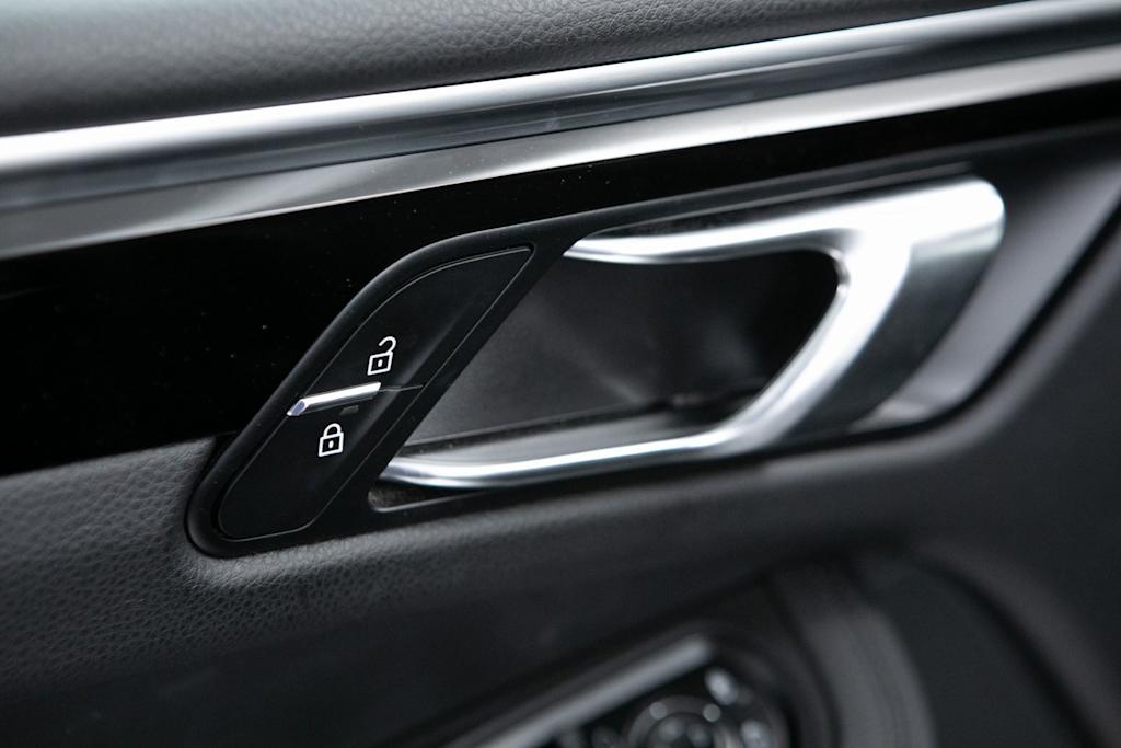 Thumbnail: 2023 Porsche Macan - 21