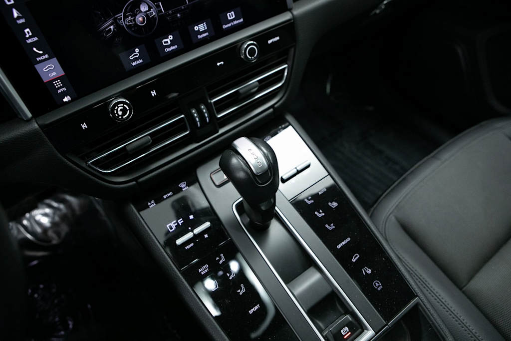 Thumbnail: 2023 Porsche Macan - 14