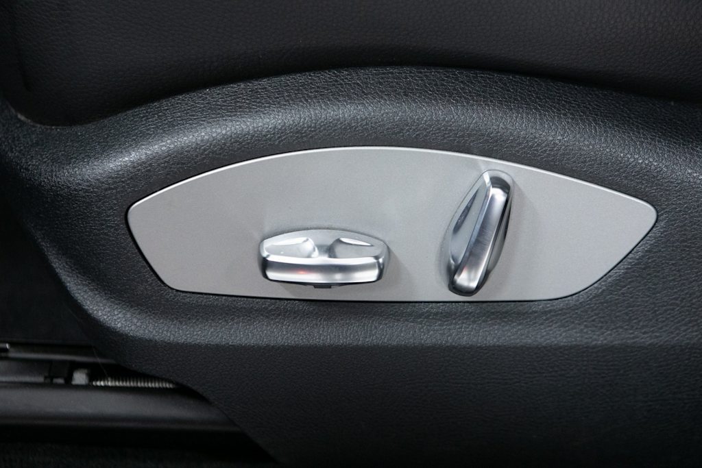 Thumbnail: 2023 Porsche Macan - 19