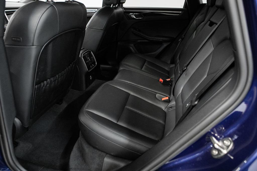 Thumbnail: 2023 Porsche Macan - 10