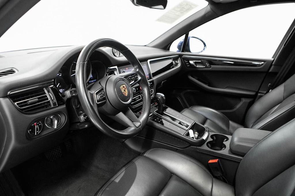 Thumbnail: 2023 Porsche Macan - 2