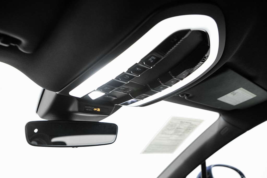 Thumbnail: 2023 Porsche Macan - 30