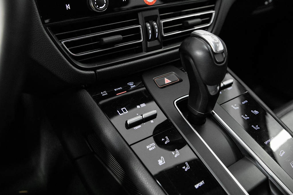 Thumbnail: 2023 Porsche Macan - 26