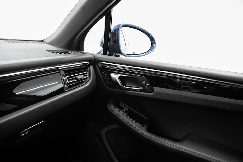 Thumbnail: 2023 Porsche Macan - 28