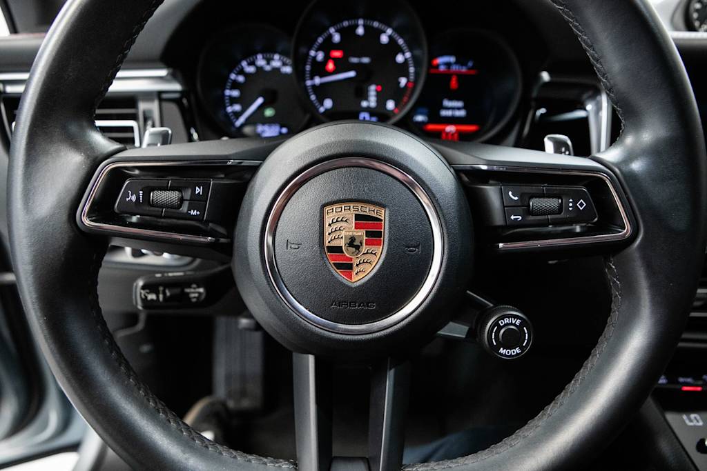 Thumbnail: 2023 Porsche Macan - 12