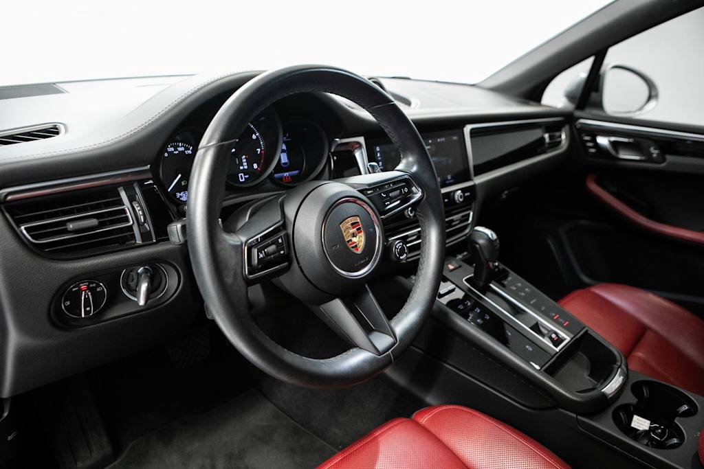 Thumbnail: 2023 Porsche Macan - 2