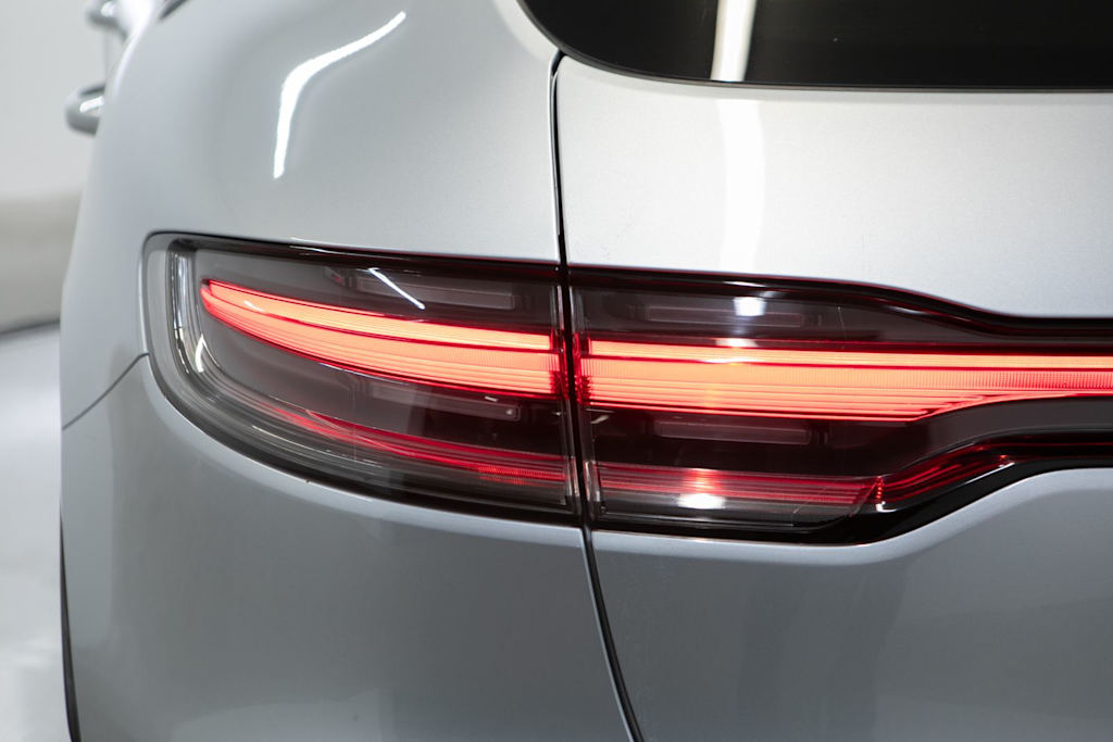 Thumbnail: 2023 Porsche Macan - 35
