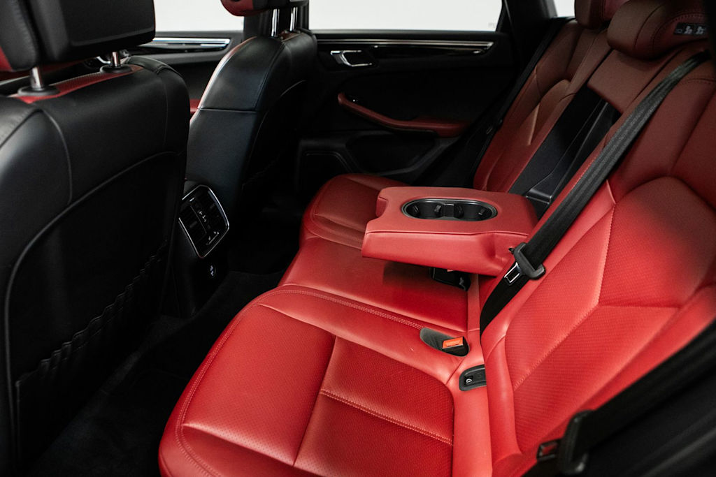 Thumbnail: 2023 Porsche Macan - 32