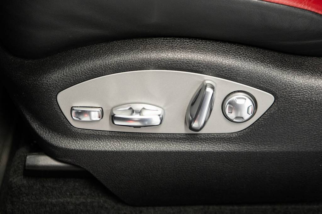 Thumbnail: 2023 Porsche Macan - 21