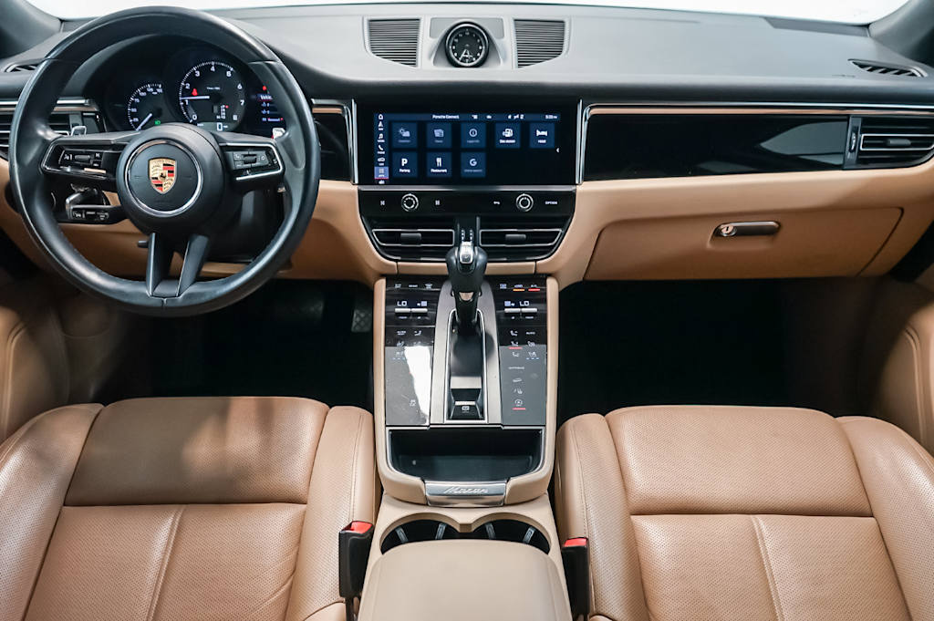 Thumbnail: 2023 Porsche Macan - 10