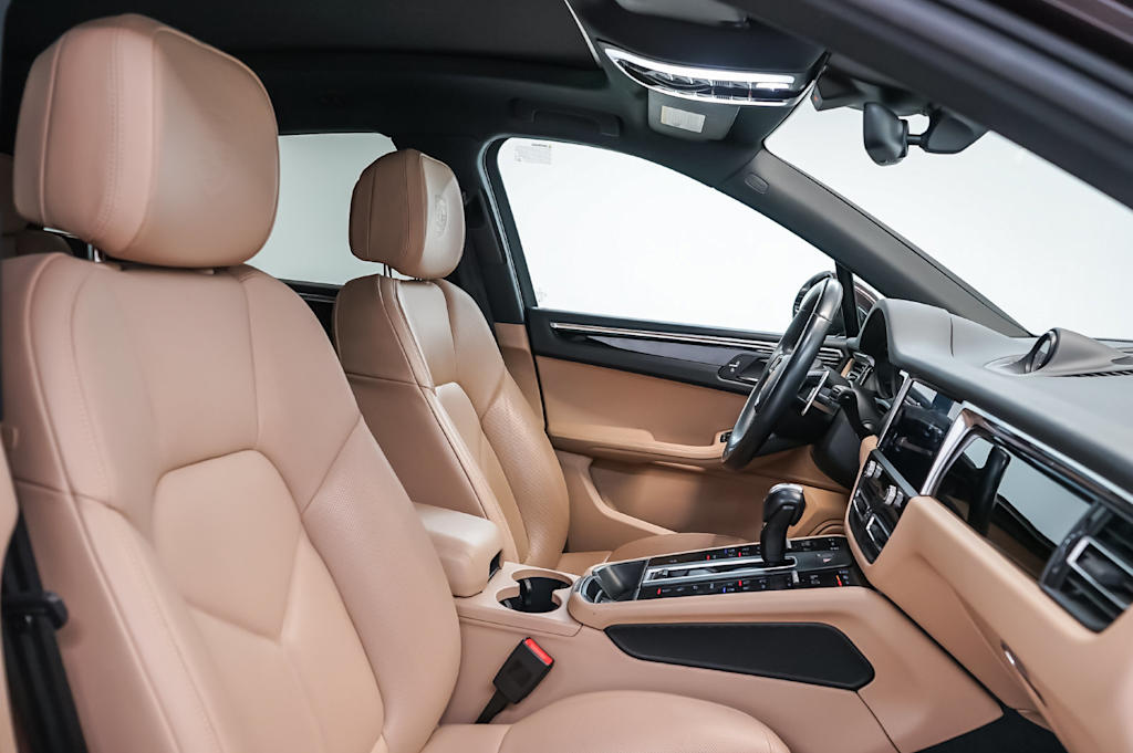 Thumbnail: 2023 Porsche Macan - 12