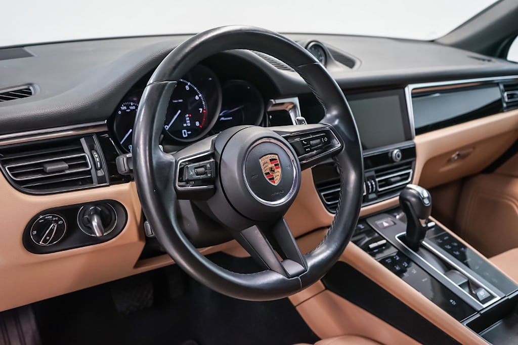 Thumbnail: 2023 Porsche Macan - 2