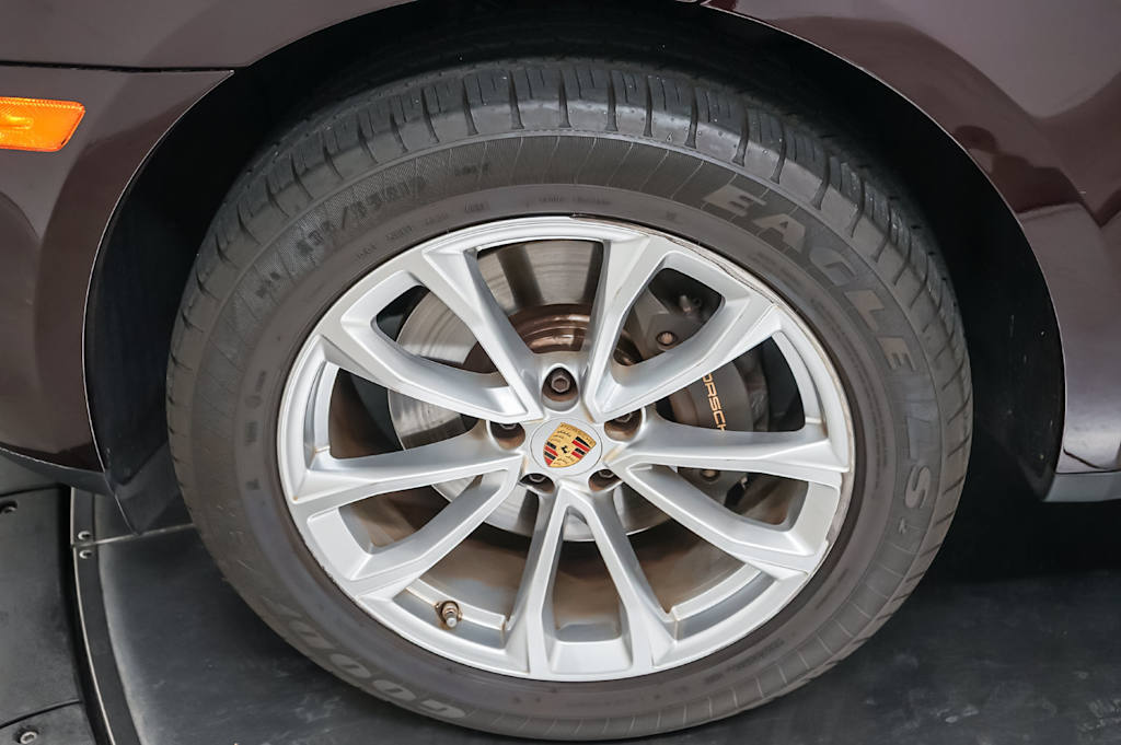 Thumbnail: 2023 Porsche Macan - 25
