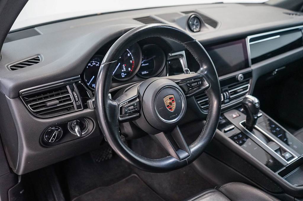 Thumbnail: 2023 Porsche Macan - 2