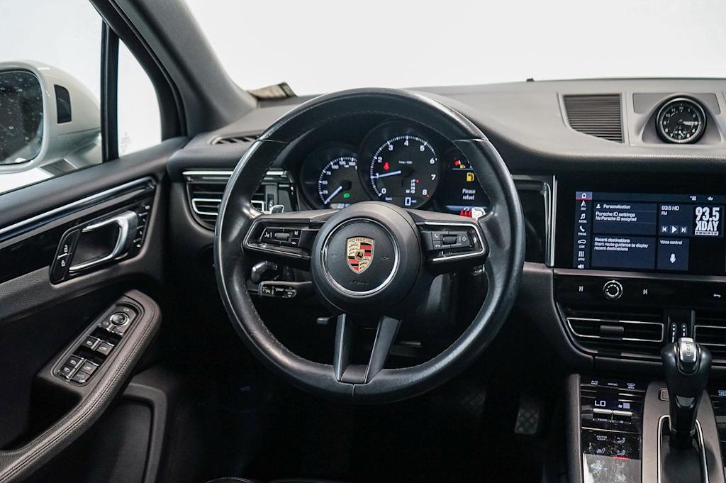 Thumbnail: 2023 Porsche Macan - 15