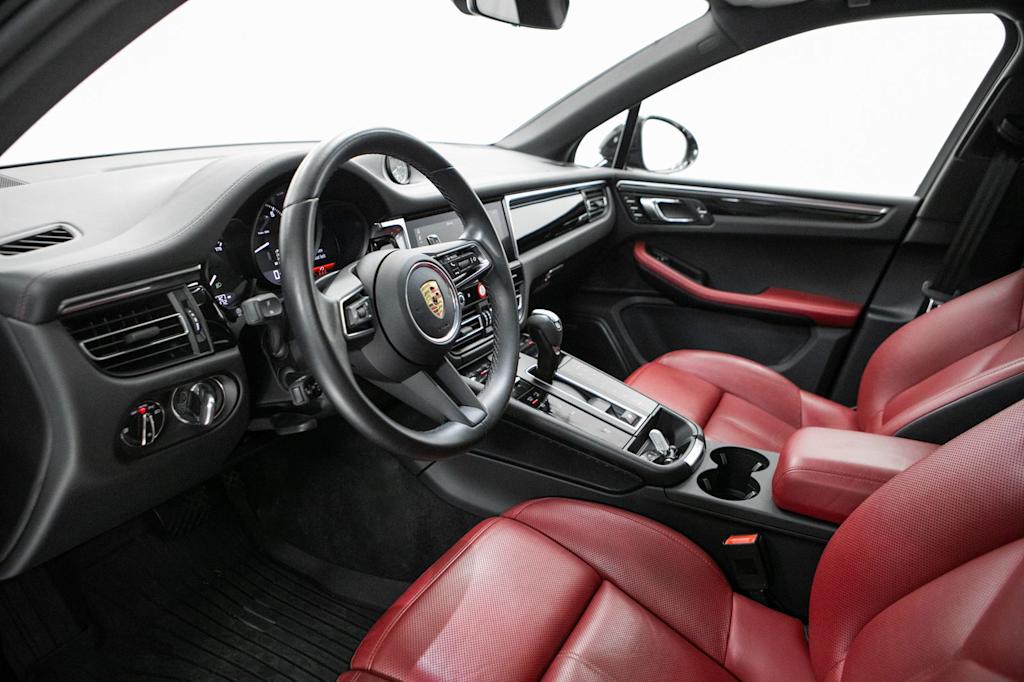 Thumbnail: 2024 Porsche Macan - 2