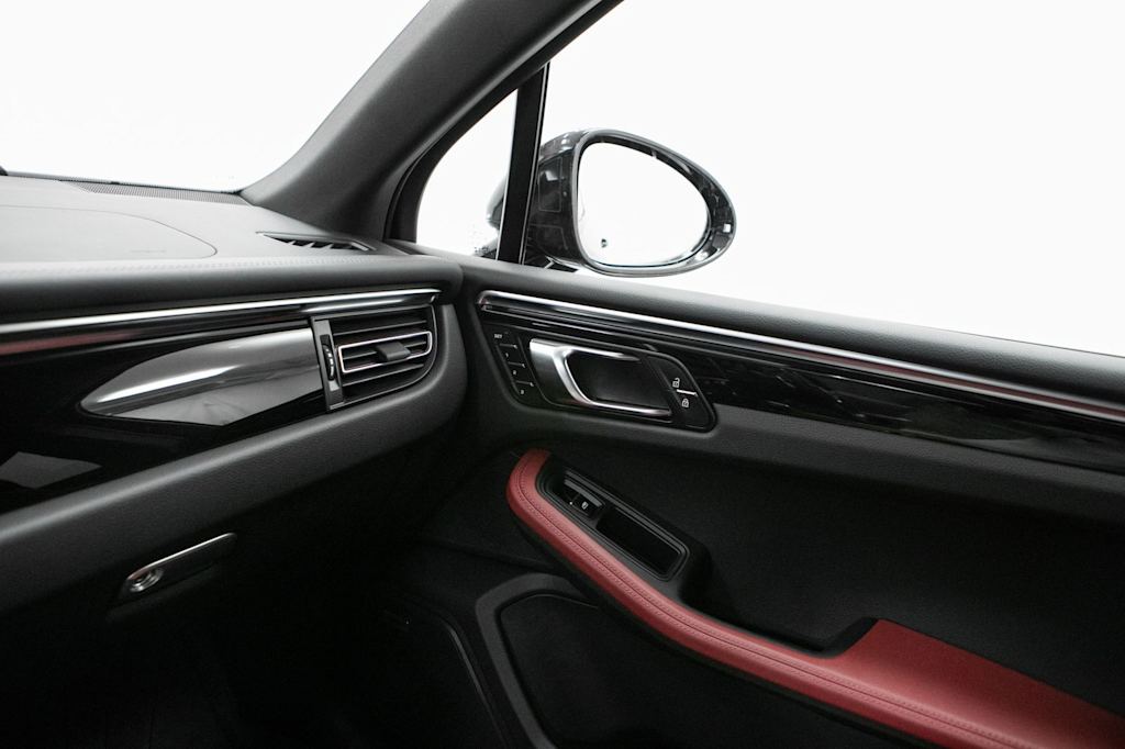 Thumbnail: 2024 Porsche Macan - 32