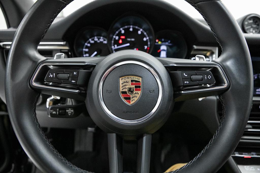 Thumbnail: 2024 Porsche Macan - 11