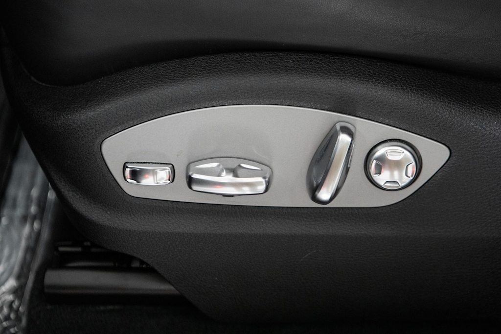Thumbnail: 2024 Porsche Macan - 26
