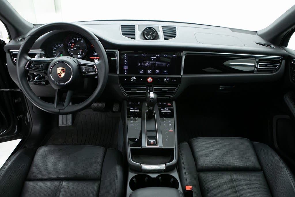 Thumbnail: 2025 Porsche Macan - 8