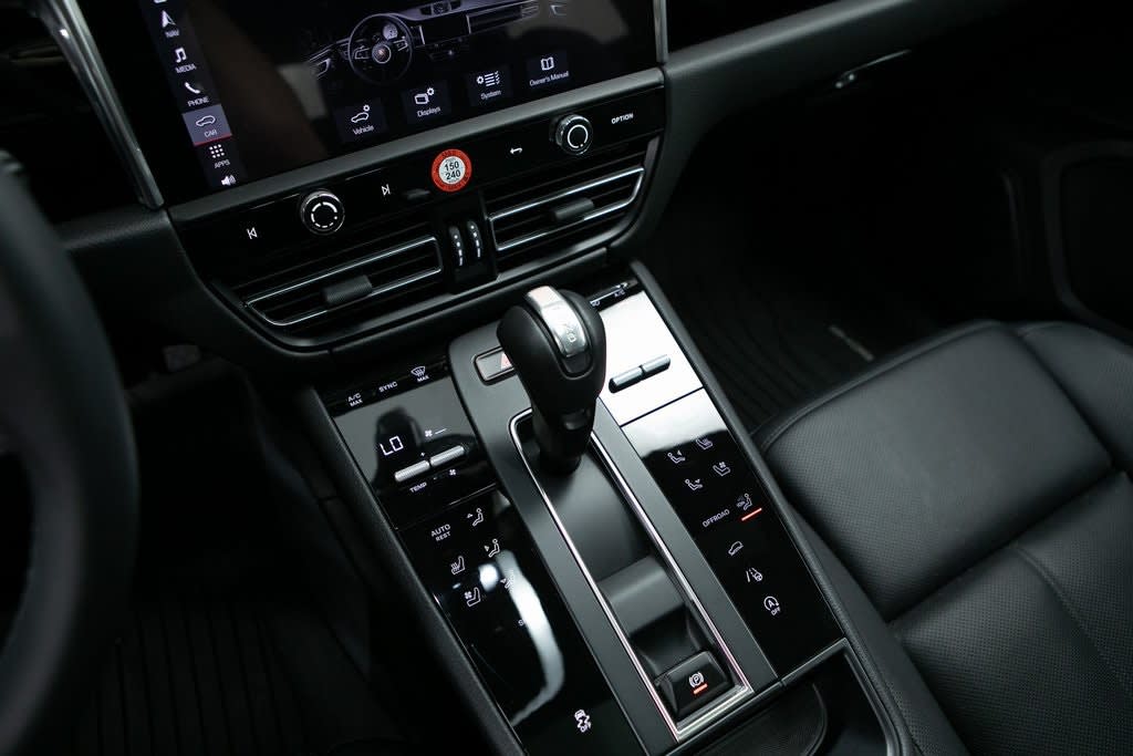 Thumbnail: 2025 Porsche Macan - 13