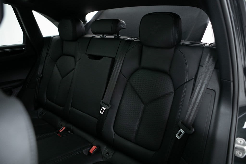 Thumbnail: 2025 Porsche Macan - 35