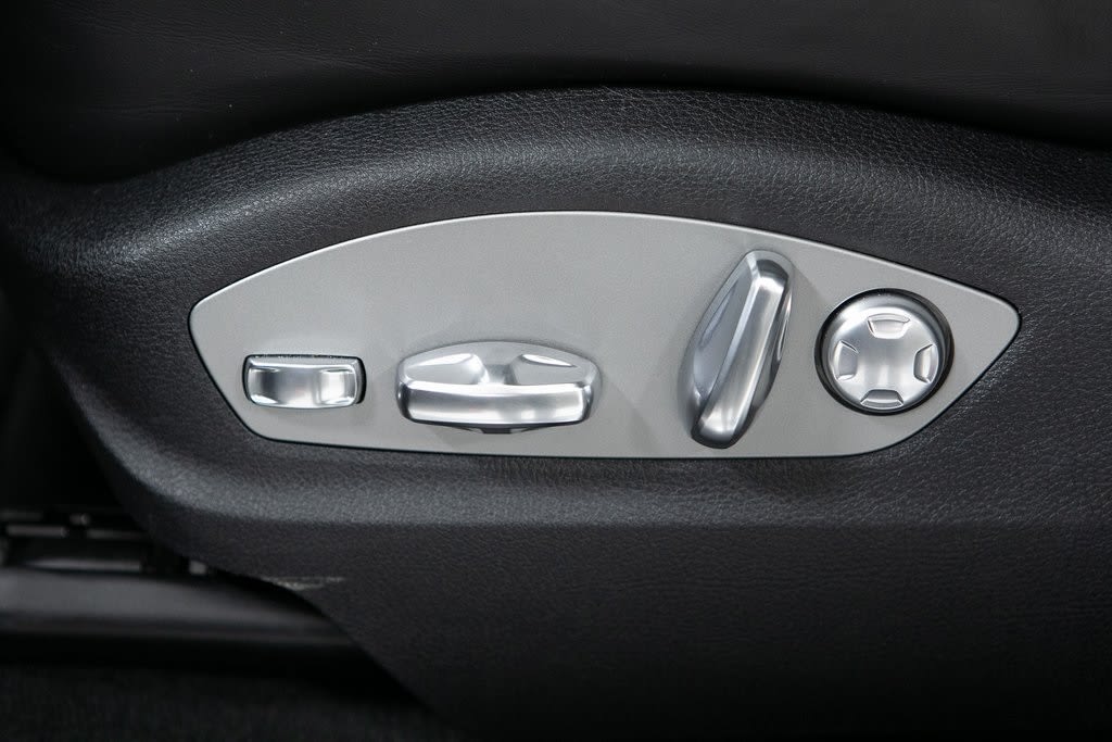 Thumbnail: 2025 Porsche Macan - 24