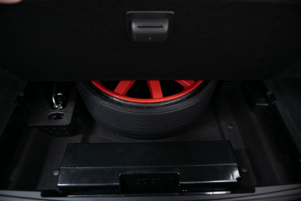 Thumbnail: 2025 Porsche Macan - 21