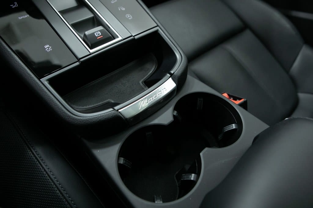 Thumbnail: 2025 Porsche Macan - 29